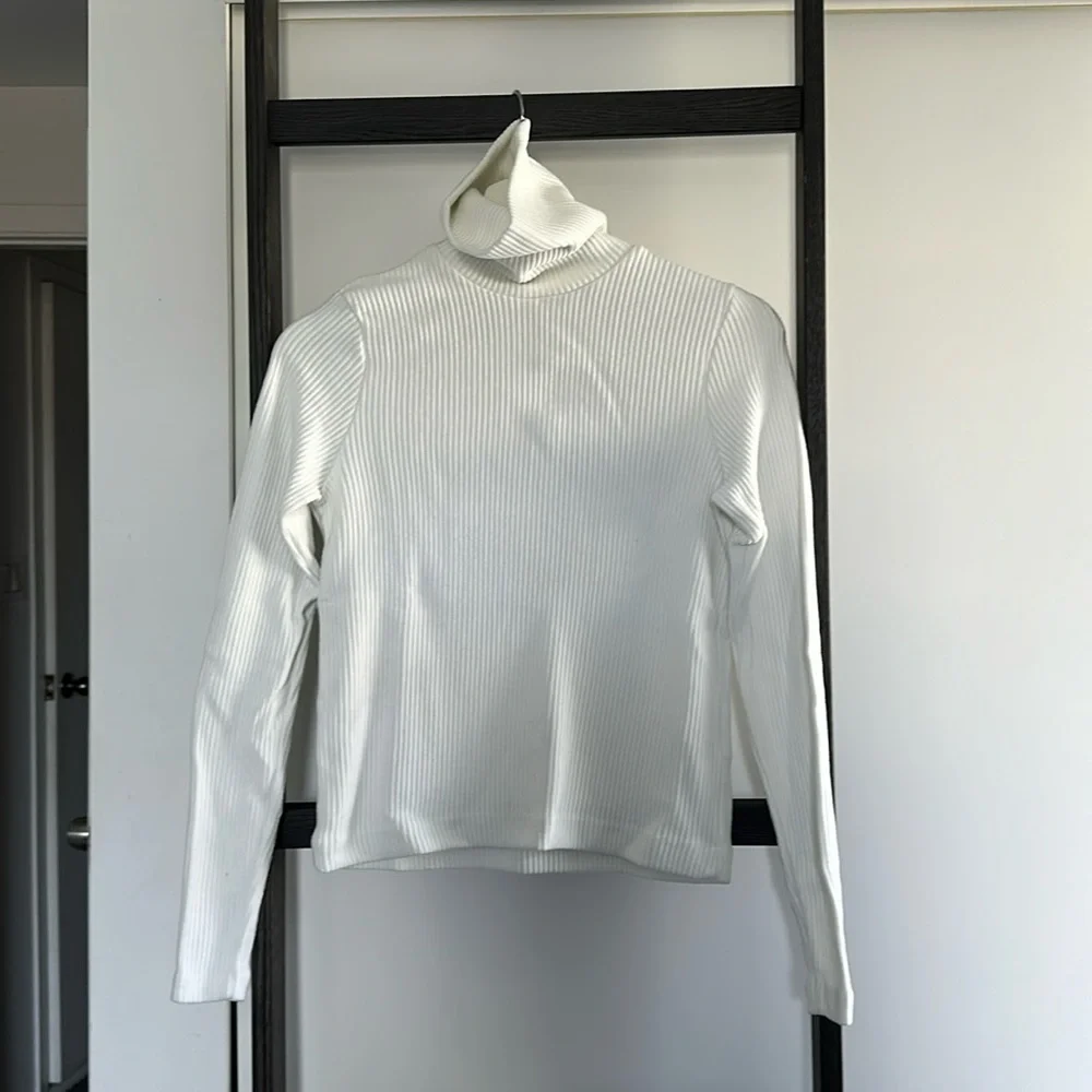 Club Monaco Meredy Turtleneck in creamy white - Picture 3 of 7
